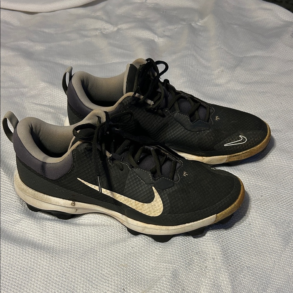 Nike Black and White Men's Athletic Cleats